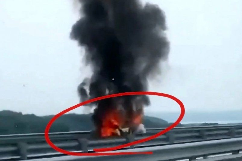 “Дым столбом”: на аэропортовской трассе полыхает автомобиль