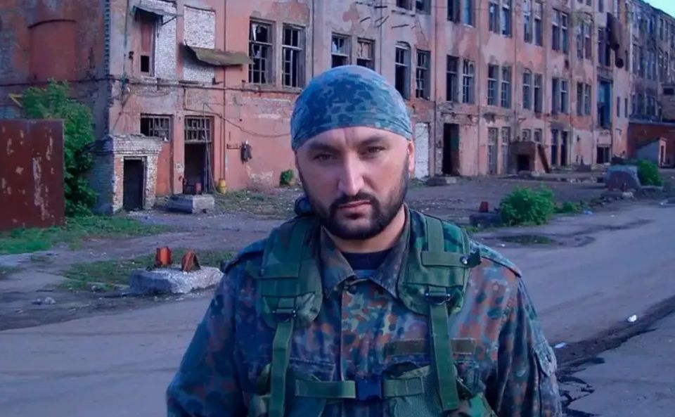 Актёра «Следа» Андрея Хабарова заочно приговорили к 9 годам колонии: что натворил артист