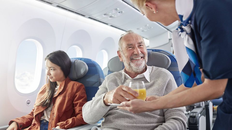 Как летать на самолете «по-королевски»: советы от бывалых стюардесс