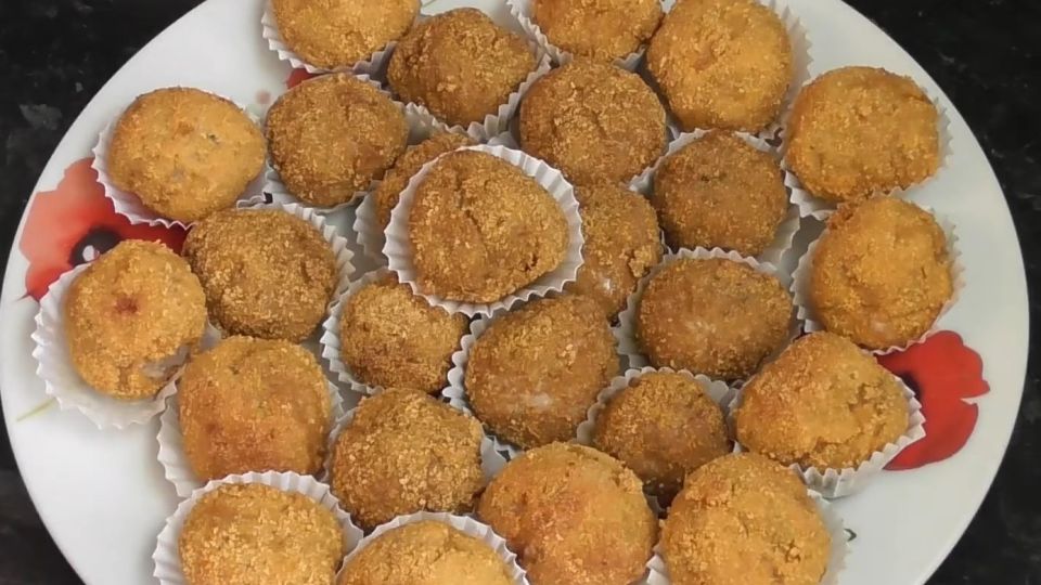 Нежный завтрак с колбасой и хлебом полюбит вся семья: готовится просто