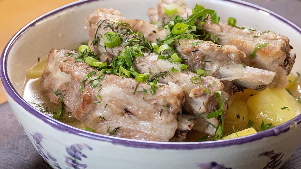 Тушеные свиные ребра: возвращение к классике домашней кухни