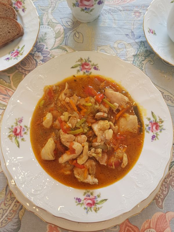 Теплое рагу из курицы с овощами помогает сохранить вкусный вечер