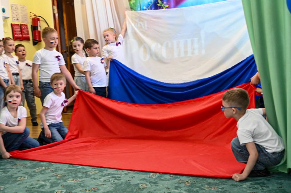 Песни и стихи о Родине звучали сегодня в стенах детского сада № 46 (район Росляково, Североморское шоссе, 20)