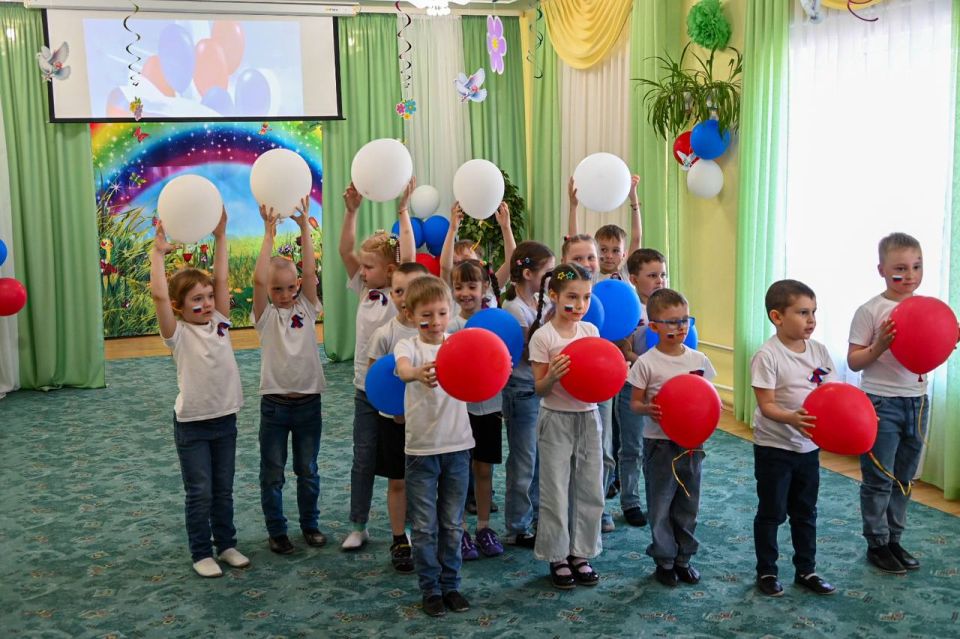 Песни и стихи о Родине звучали сегодня в стенах детского сада № 46 (район Росляково, Североморское шоссе, 20)