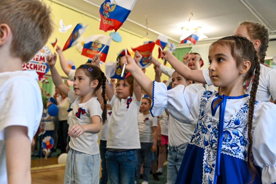 Песни и стихи о Родине звучали сегодня в стенах детского сада № 46 (район Росляково, Североморское шоссе, 20)