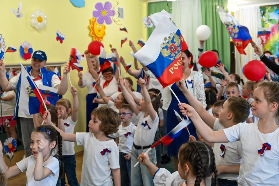 Песни и стихи о Родине звучали сегодня в стенах детского сада № 46 (район Росляково, Североморское шоссе, 20)