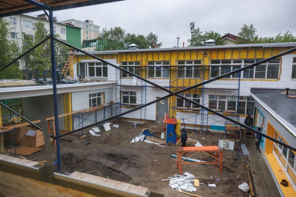 Губернатор Андрей Чибис и руководитель муниципалитета Иван Лебедев осмотрели капитально ремонтируемые объекты образования в Мурманске