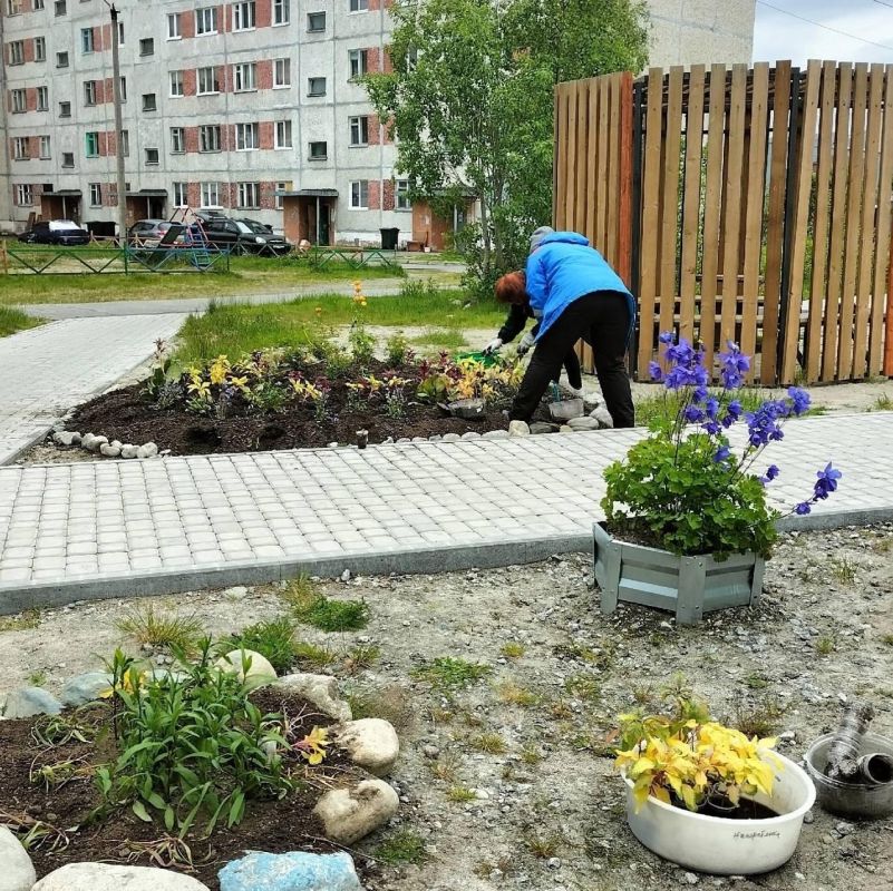 Неравнодушные северяне преобразили сквер &quot;Танец Солнцу&quot; в Коашве