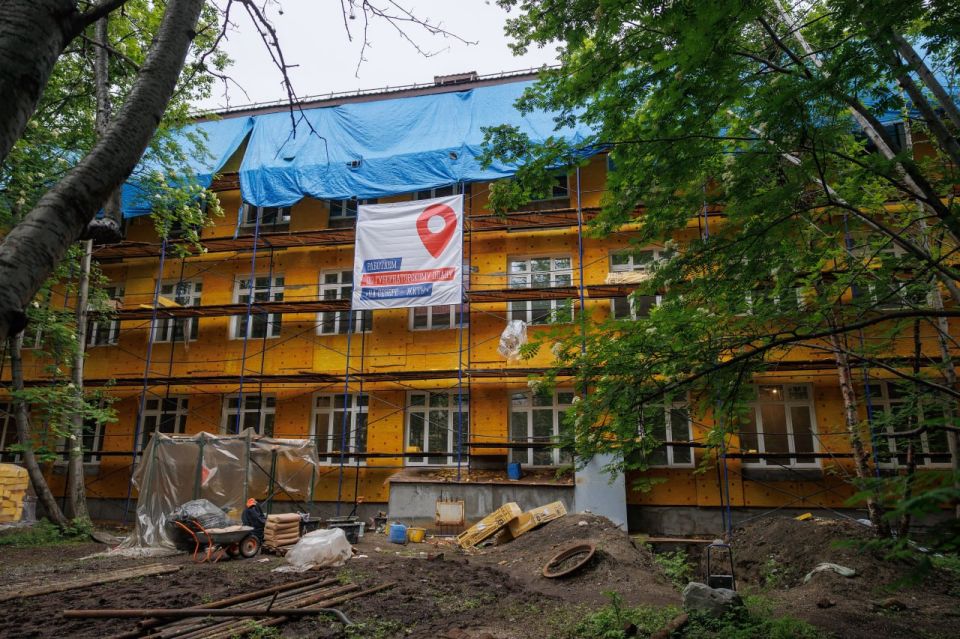 Губернатор Андрей Чибис и руководитель муниципалитета Иван Лебедев осмотрели капитально ремонтируемые объекты образования в Мурманске