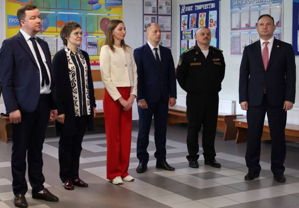 Сегодня в Заозерске состоялось мероприятие, посвященное присвоению избирательному участку №291 имени Героя Советского Союза, контр-адмирала Леонида Гавриловича Осипенко