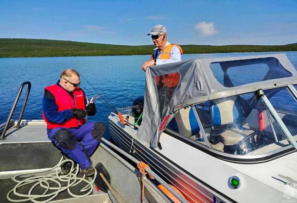 Лето в Заполярье: отдых на воде и безопасность