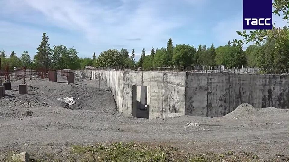            ,    