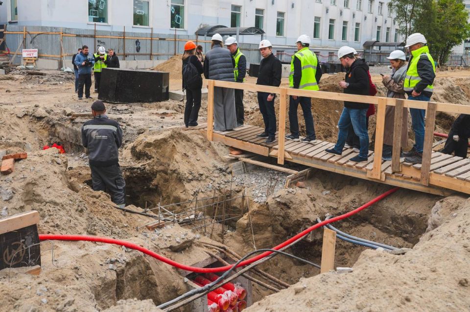 Губернатор Андрей Чибис осмотрел ход работ по благоустройству центра Мурманска