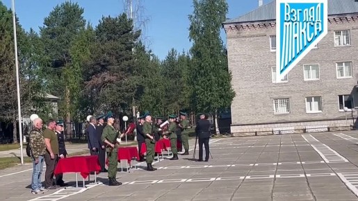 В далекой Мурманской области бывшие мальчики становились мужчинами, присягая на верность Российской Федерации