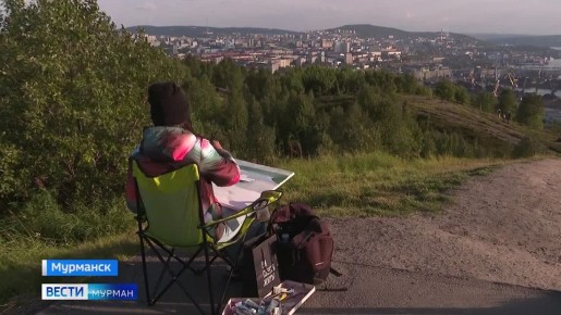 Художница из Пензы увидела Мурманск в сиреневых оттенках