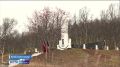 Депутаты Мурманской облдумы возложили цветы к обелиску воинам 37-го медсанбата 52-й стрелковой дивизии
