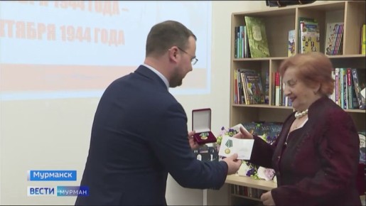 В Мурманске к 81-й годовщине разгрома немецко-фашистских войск в Заполярье вручили медали детям войны