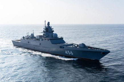 В море потрудились ударно. Экипаж нового фрегата "Адмирал Головко" успешно решил задачи стратегического учения Сейчас ракетный корабль стоит у причала, и его экипаж занимается повседневными делами, решая вопросы боевой учебы...
