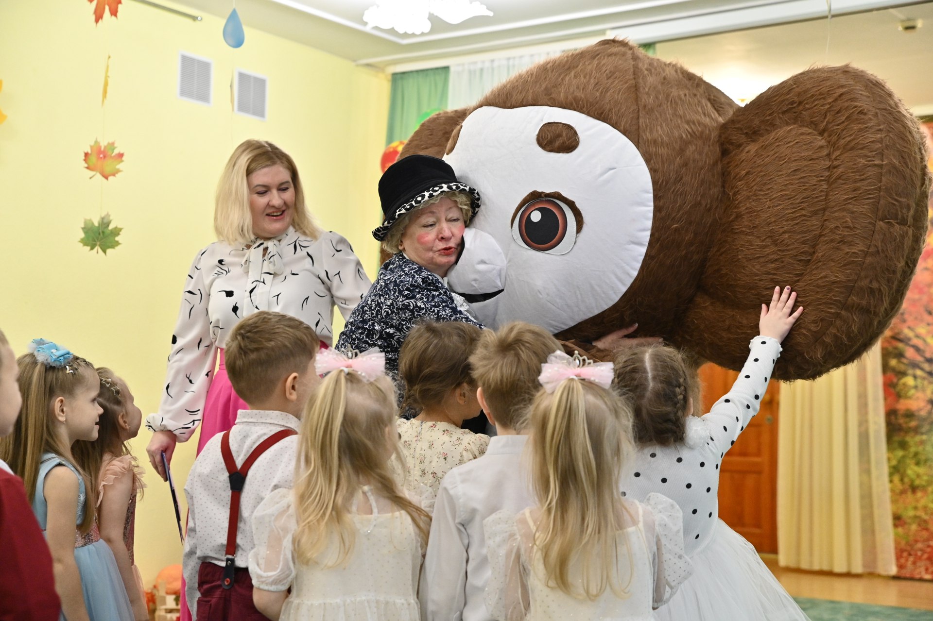 Трогательный праздник, посвященный Дню бабушек и дедушек, прошел сегодня в детском саду №46 (район Росляково, Североморское шоссе, 20) Трогательный праздник, посвященный Дню бабушек и дедушек, прошел сегодня в детском саду №46 (район Росляково, Североморское шоссе, 20)