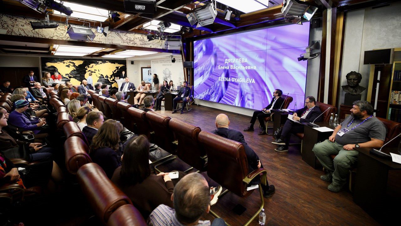 Елена Дягилева: народная дипломатия — ключ к устойчивому развитию Арктики Елена Дягилева: народная дипломатия — ключ к устойчивому развитию Арктики