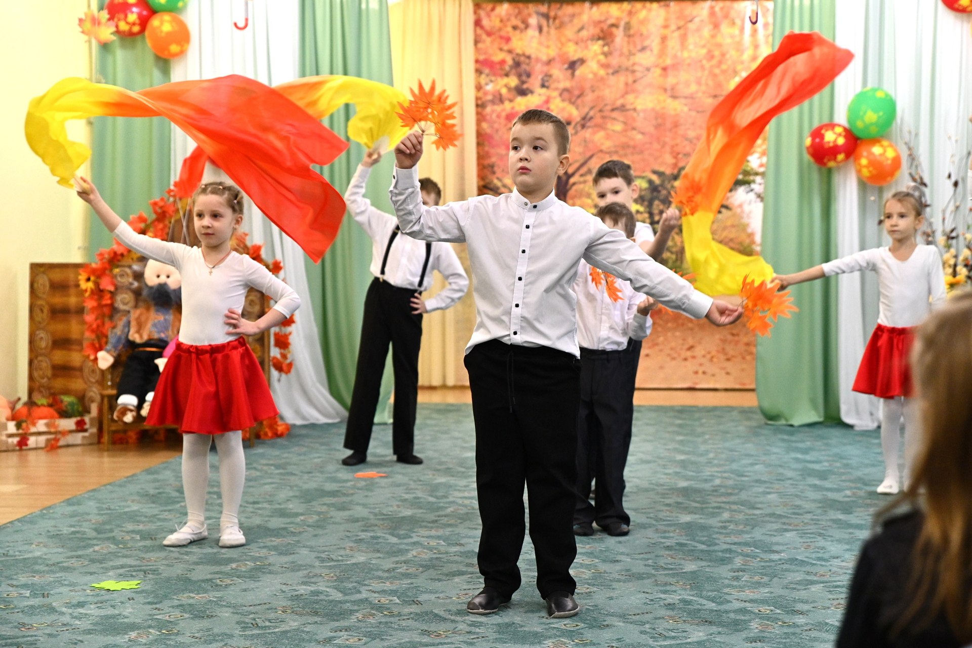 Трогательный праздник, посвященный Дню бабушек и дедушек, прошел сегодня в детском саду №46 (район Росляково, Североморское шоссе, 20) Трогательный праздник, посвященный Дню бабушек и дедушек, прошел сегодня в детском саду №46 (район Росляково, Североморское шоссе, 20)