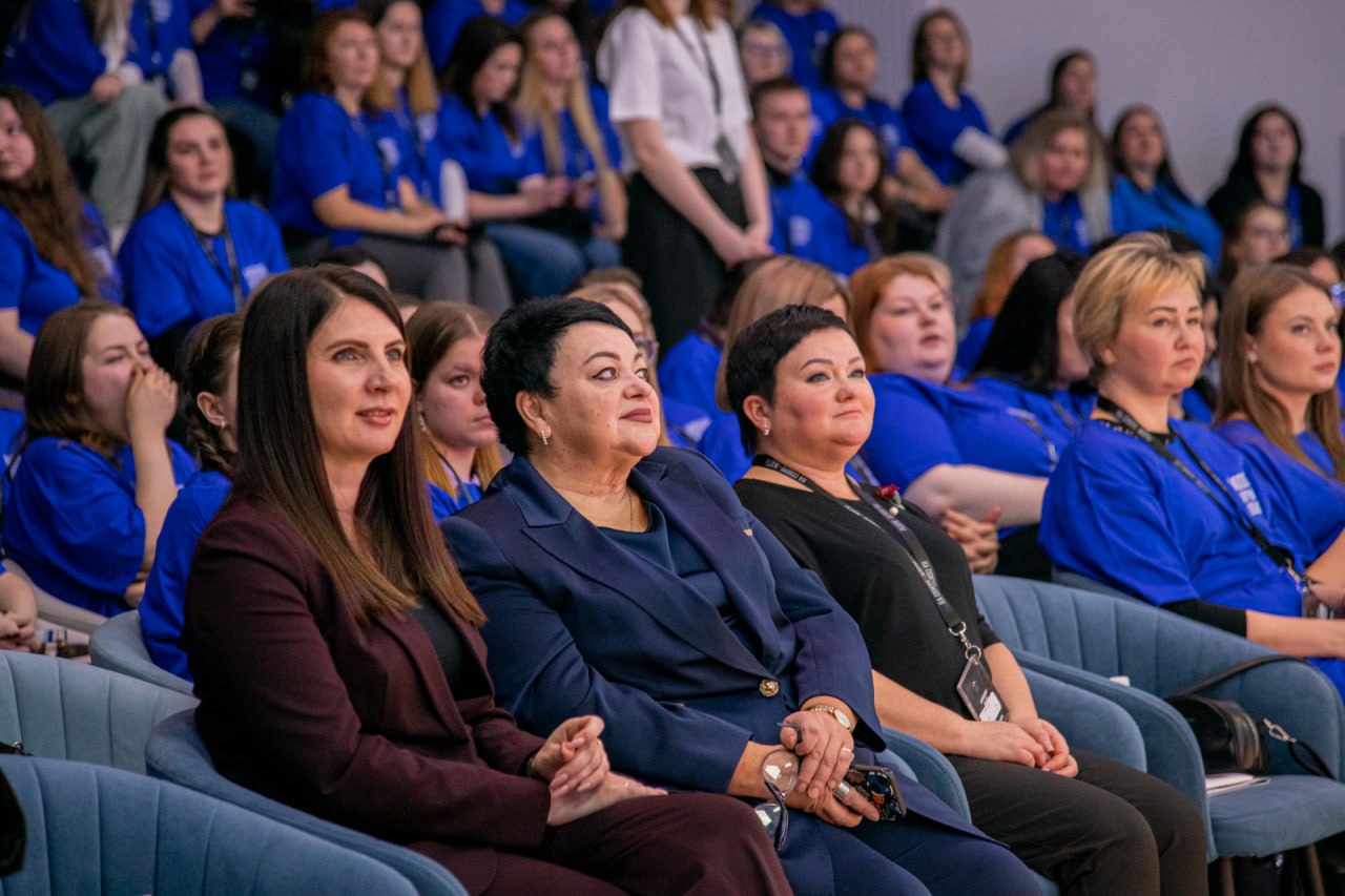 Перспективные возможности для сотрудничества педагогов и ведущих предприятий Кольского Заполярья по вопросам профориентации и обучения подрастающего поколения создает форум молодых педагогов, который впервые проходит в... Перспективные возможности для сотрудничества педагогов и ведущих предприятий Кольского Заполярья по вопросам профориентации и обучения подрастающего поколения создает форум молодых педагогов, который впервые проходит в...