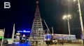 В Мурманске приступили к установке главной новогодней елки