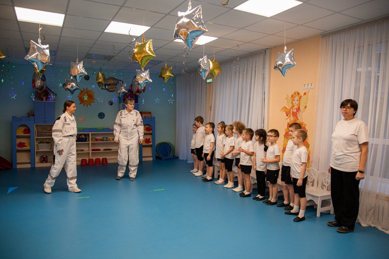 В Мурманске после капитального ремонта в здании детского сада № 93 на проспекте Ленина, 99, состоялось спортивно-музыкальное мероприятие «Путешествие на неизведанную планету» В Мурманске после капитального ремонта в здании детского сада № 93 на проспекте Ленина, 99, состоялось спортивно-музыкальное мероприятие «Путешествие на неизведанную планету»