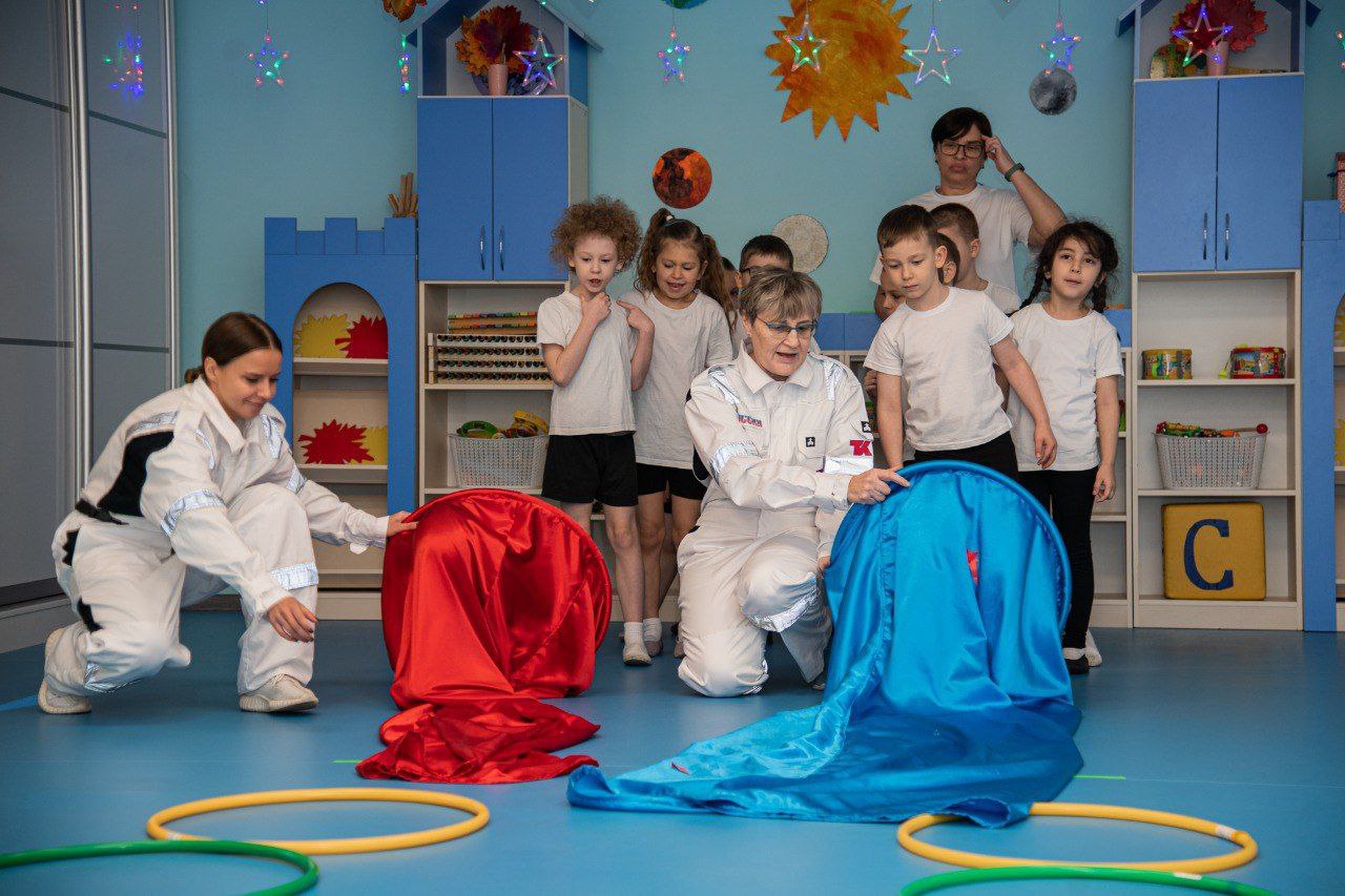 В Мурманске после капитального ремонта в здании детского сада № 93 на проспекте Ленина, 99, состоялось спортивно-музыкальное мероприятие «Путешествие на неизведанную планету» В Мурманске после капитального ремонта в здании детского сада № 93 на проспекте Ленина, 99, состоялось спортивно-музыкальное мероприятие «Путешествие на неизведанную планету»