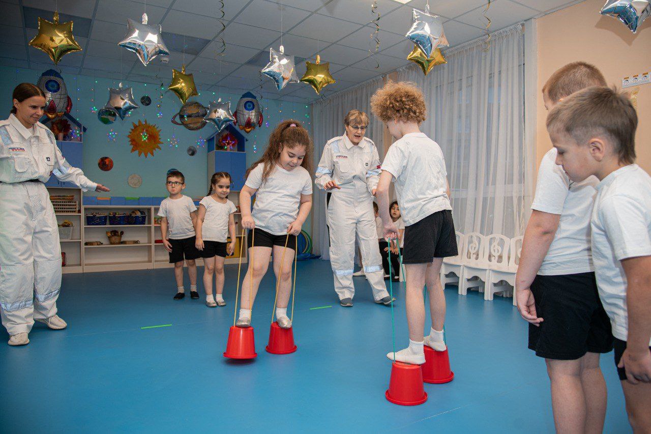 В Мурманске после капитального ремонта в здании детского сада № 93 на проспекте Ленина, 99, состоялось спортивно-музыкальное мероприятие «Путешествие на неизведанную планету» В Мурманске после капитального ремонта в здании детского сада № 93 на проспекте Ленина, 99, состоялось спортивно-музыкальное мероприятие «Путешествие на неизведанную планету»