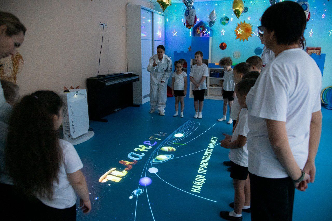 В Мурманске после капитального ремонта в здании детского сада № 93 на проспекте Ленина, 99, состоялось спортивно-музыкальное мероприятие «Путешествие на неизведанную планету» В Мурманске после капитального ремонта в здании детского сада № 93 на проспекте Ленина, 99, состоялось спортивно-музыкальное мероприятие «Путешествие на неизведанную планету»