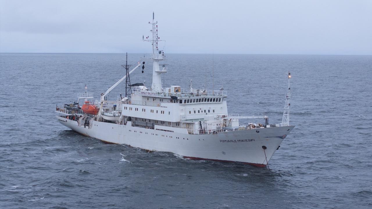 Губернатор Мурманской области поздравил моряков-надводников с праздником