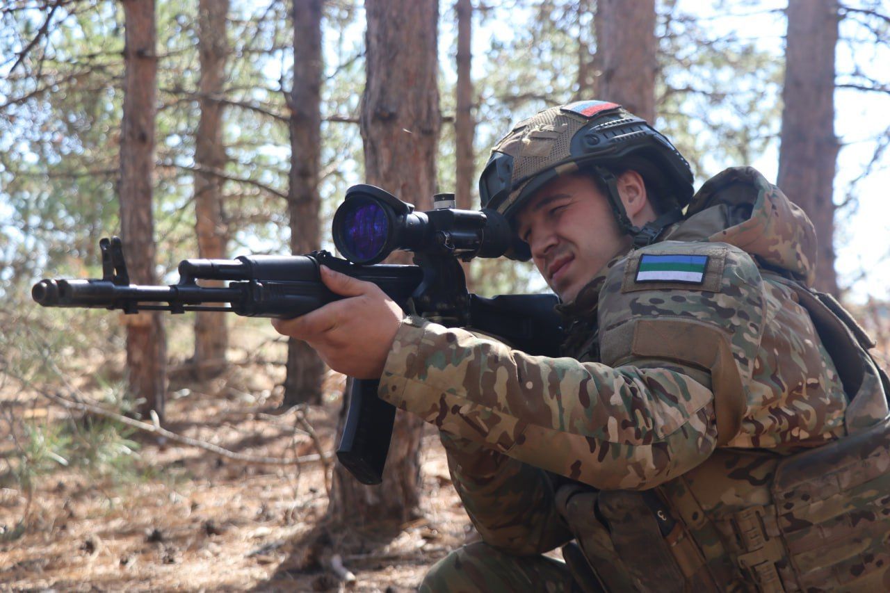 Со снайперской точностью. Боевые "цветы" северян смертоносны для ВСУ Самоходная артиллерийская установка 2С1 с красивым именем "Гвоздика" – грозное оружие, применяемое на специальной военной операции Со снайперской точностью. Боевые "цветы" северян смертоносны для ВСУ Самоходная артиллерийская установка 2С1 с красивым именем "Гвоздика" – грозное оружие, применяемое на специальной военной операции