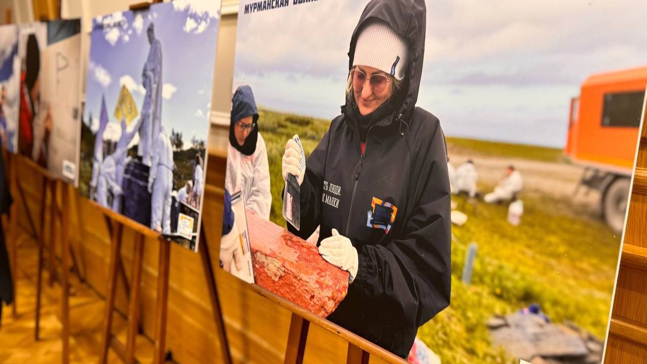 Представителям Единого волонтерского центра Мурманской области Дарье Монастыревой и Наталье Зениной вручили благодарственные письма Совета Федерации Представителям Единого волонтерского центра Мурманской области Дарье Монастыревой и Наталье Зениной вручили благодарственные письма Совета Федерации