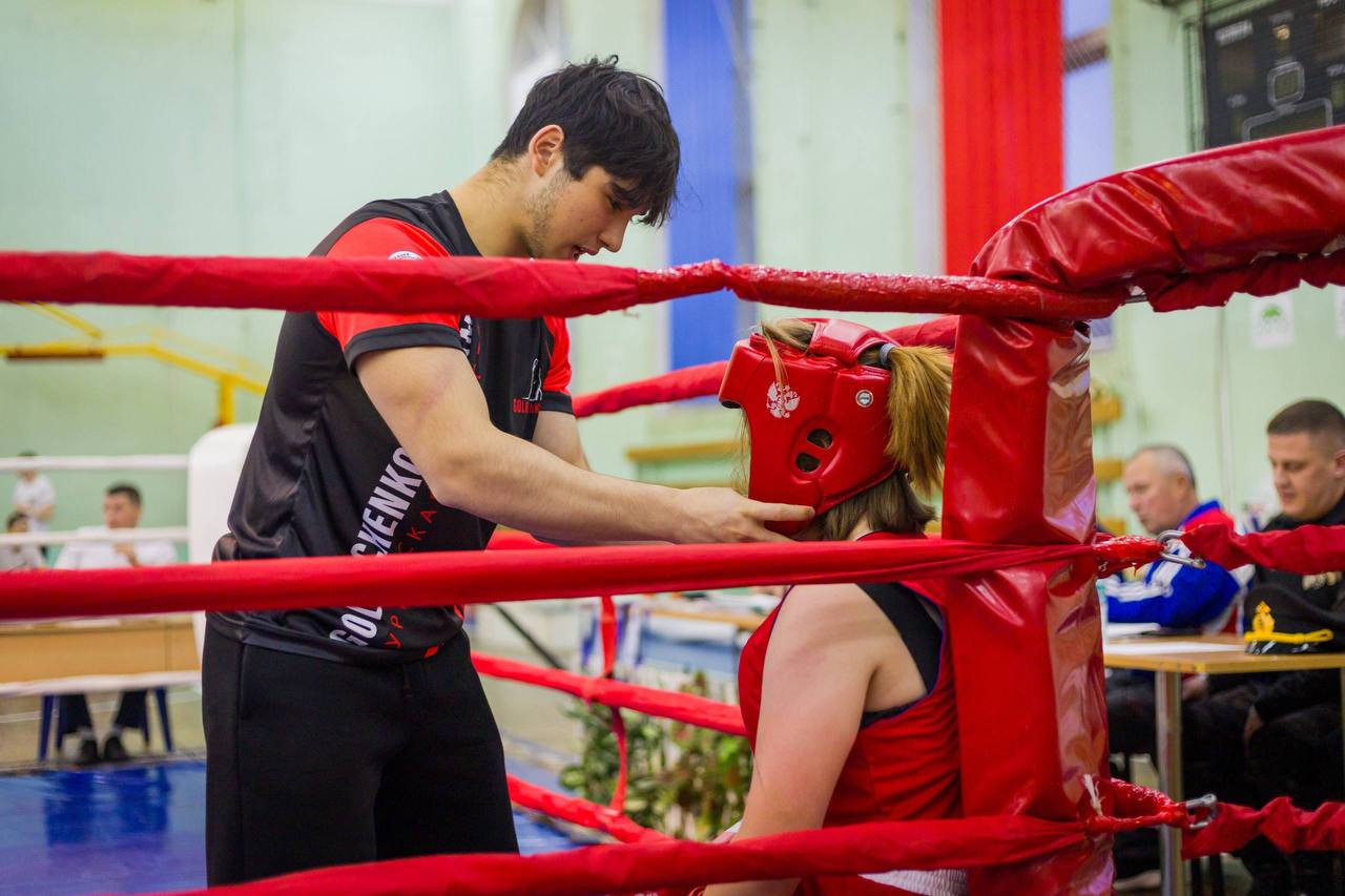 В зале Центрального стадиона (ул В зале Центрального стадиона (ул