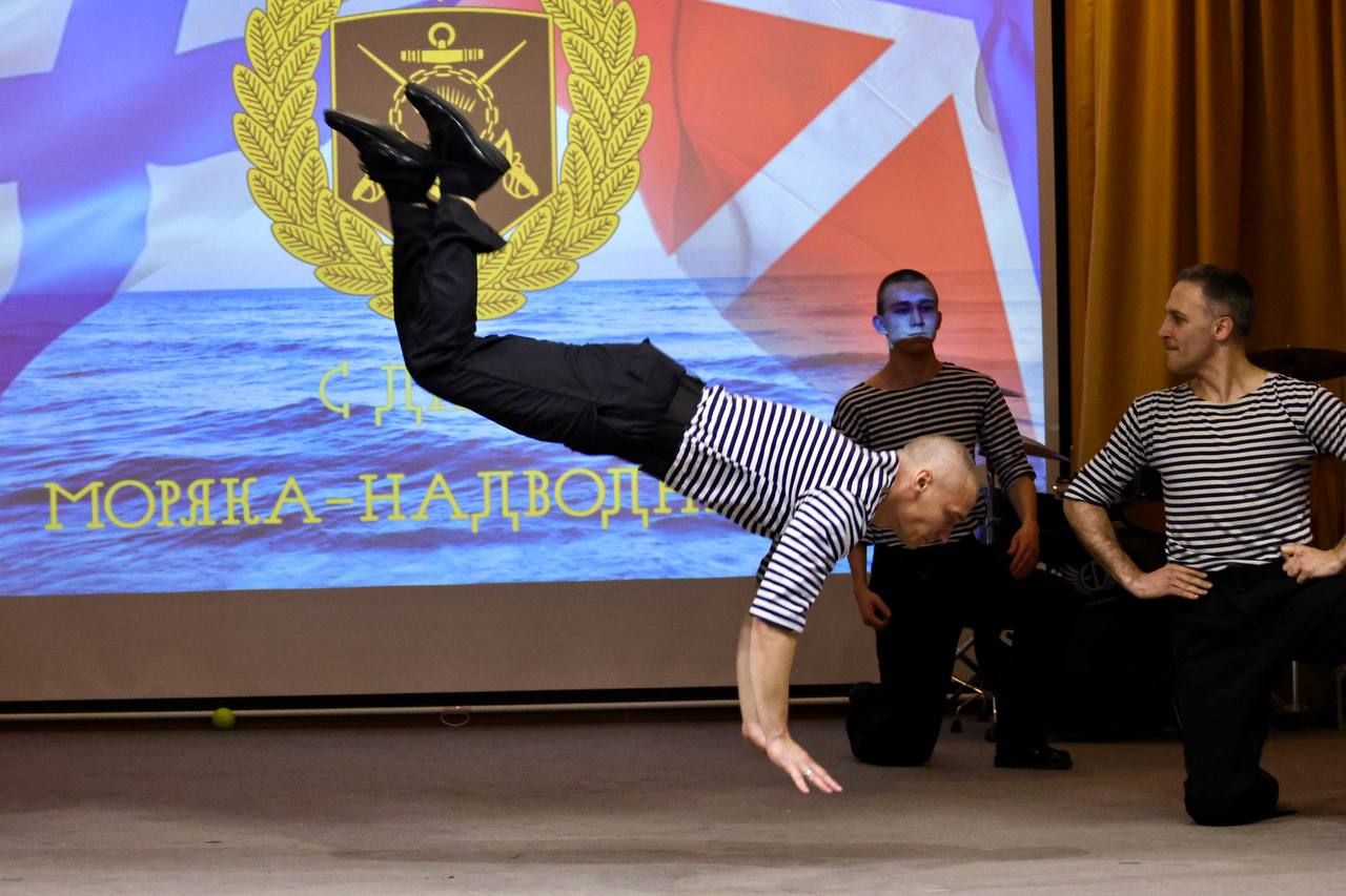В Полярном прошел концерт в честь Дня моряка-надводника В Полярном прошел концерт в честь Дня моряка-надводника