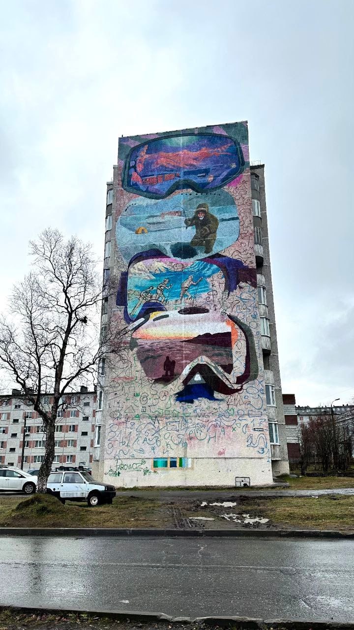 Доброе утро, Заполярье!. В Кировске художники Илья Байдак и Евгений Урбанович создают два новых мурала на улице Кондрикова