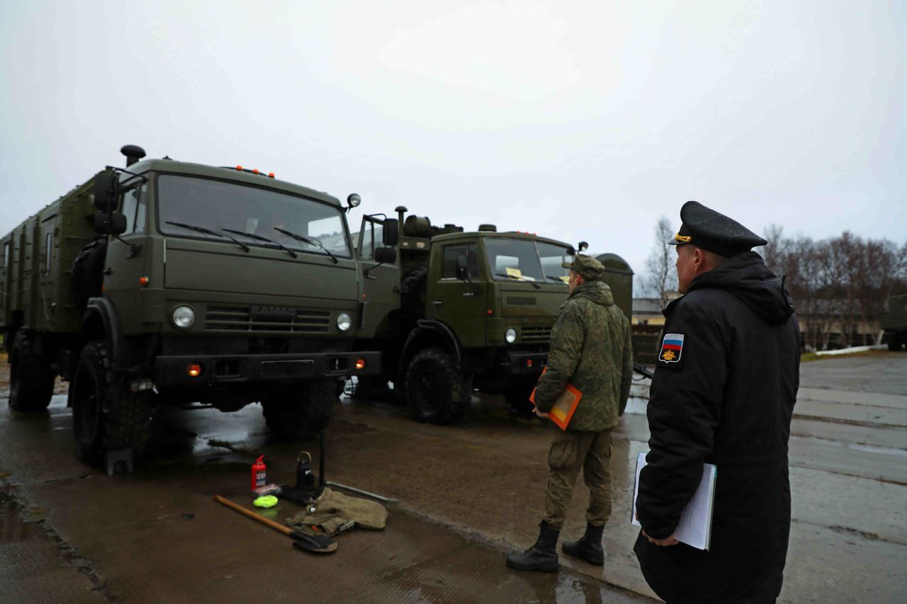 Связисты Северного флота подготовили технику к зимней эксплуатации