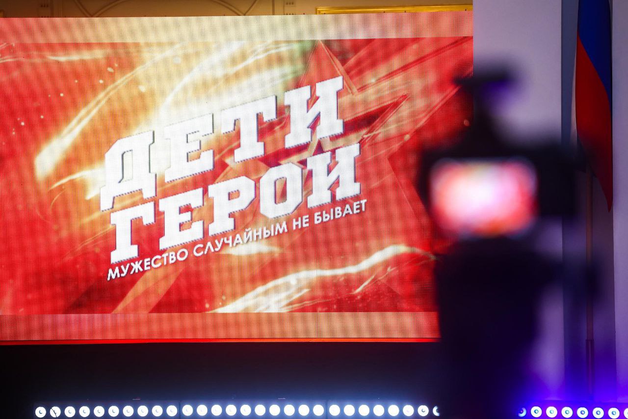 В Совете Федерации памятной медалью «За проявленное мужество» наградили юных хоккеистов из Никеля и Кандалакши