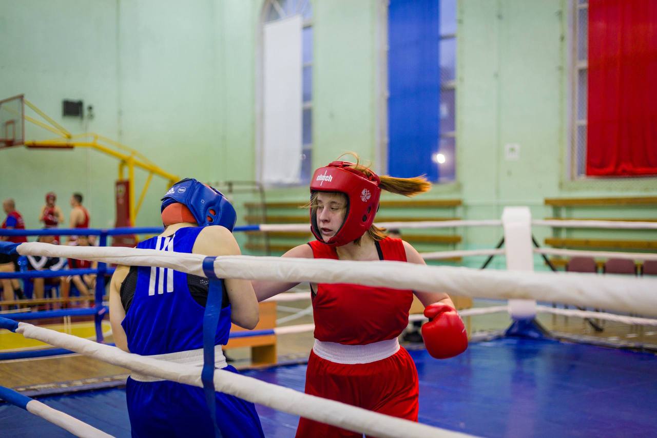 В зале Центрального стадиона (ул В зале Центрального стадиона (ул