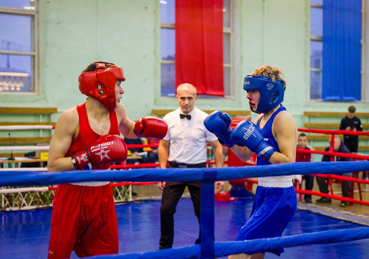 В зале Центрального стадиона (ул В зале Центрального стадиона (ул