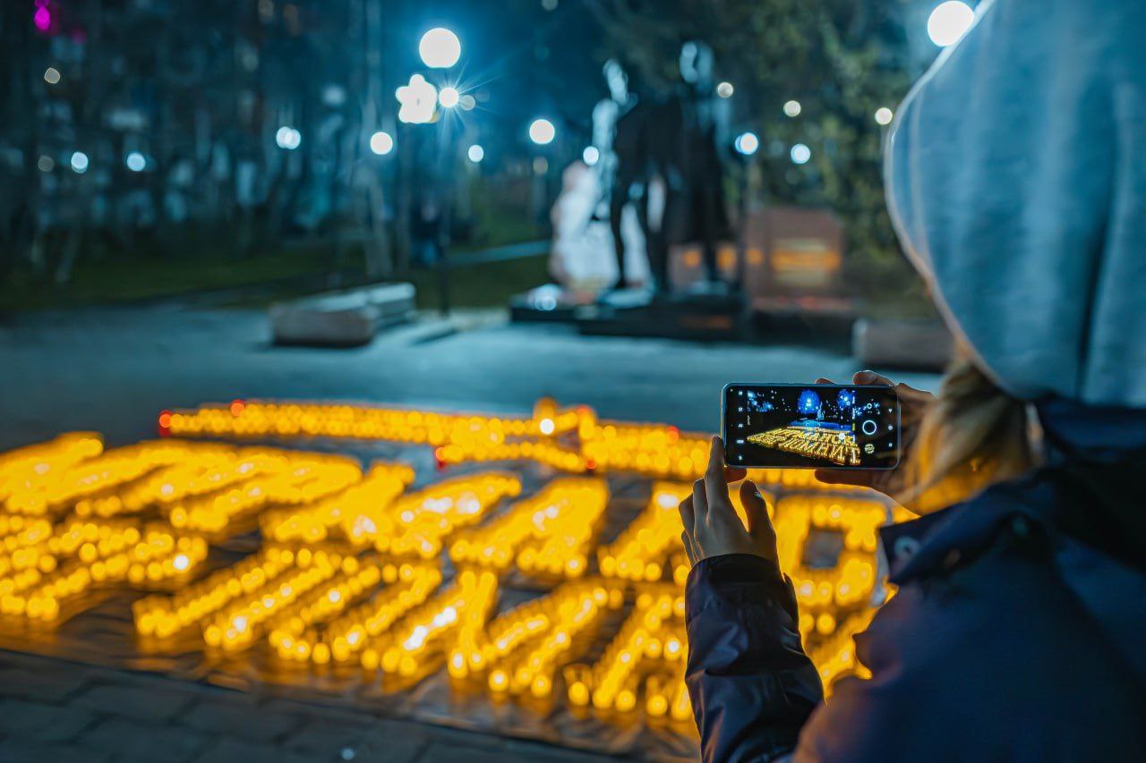 В Мурманске прошла акция «Огненные картины», посвященная 81-й годовщине разгрома немецко-фашистских войск в Заполярье В Мурманске прошла акция «Огненные картины», посвященная 81-й годовщине разгрома немецко-фашистских войск в Заполярье