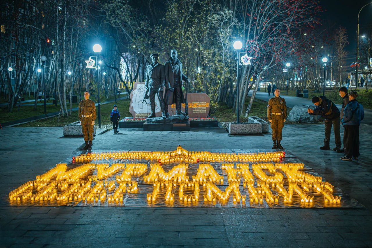 В Мурманске прошла акция «Огненные картины», посвященная 81-й годовщине разгрома немецко-фашистских войск в Заполярье В Мурманске прошла акция «Огненные картины», посвященная 81-й годовщине разгрома немецко-фашистских войск в Заполярье