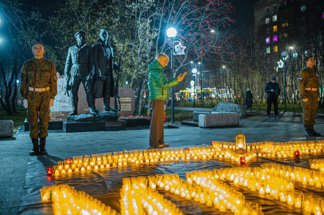 В Мурманске прошла акция «Огненные картины», посвященная 81-й годовщине разгрома немецко-фашистских войск в Заполярье В Мурманске прошла акция «Огненные картины», посвященная 81-й годовщине разгрома немецко-фашистских войск в Заполярье