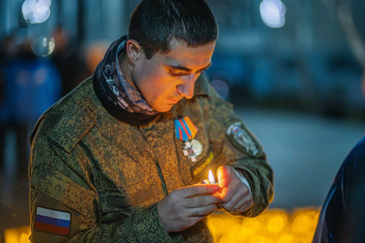 В Мурманске прошла акция «Огненные картины», посвященная 81-й годовщине разгрома немецко-фашистских войск в Заполярье В Мурманске прошла акция «Огненные картины», посвященная 81-й годовщине разгрома немецко-фашистских войск в Заполярье