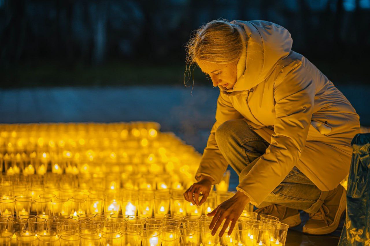 В Мурманске прошла акция «Огненные картины», посвященная 81-й годовщине разгрома немецко-фашистских войск в Заполярье В Мурманске прошла акция «Огненные картины», посвященная 81-й годовщине разгрома немецко-фашистских войск в Заполярье