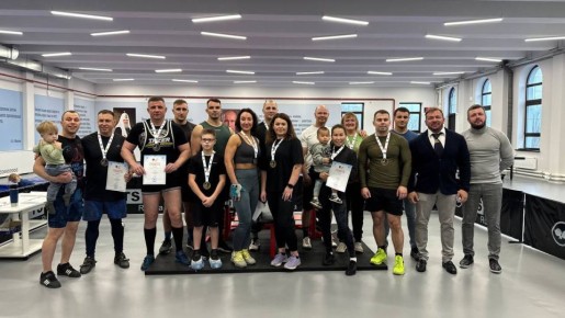 Первые соревнования по жиму штанги лежа провели в духовном реабилитационно-спортивном центре "Защитники Отечества"