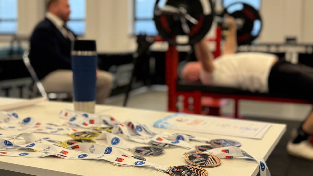 Первые соревнования по жиму штанги лежа провели в духовном реабилитационно-спортивном центре "Защитники Отечества" Первые соревнования по жиму штанги лежа провели в духовном реабилитационно-спортивном центре "Защитники Отечества"