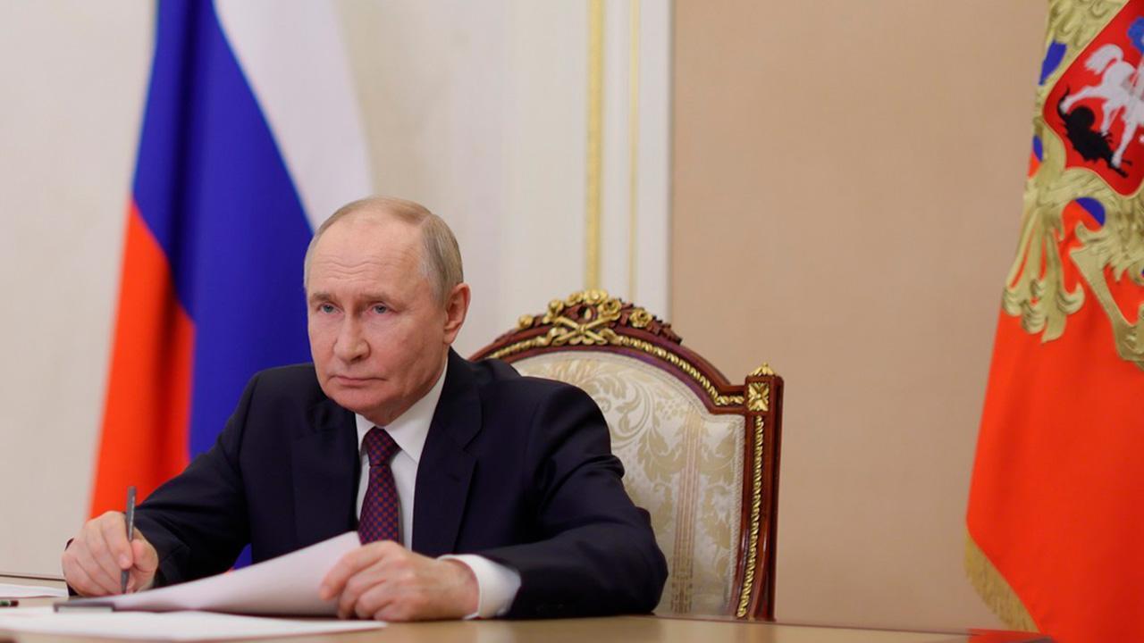 Указы об установлении двух новых праздников подписал президент России