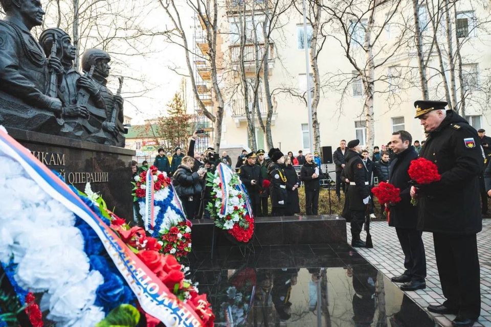В День народного единства в Североморске торжественно открыт памятник «Участникам СВО» В День народного единства в Североморске торжественно открыт памятник «Участникам СВО»
